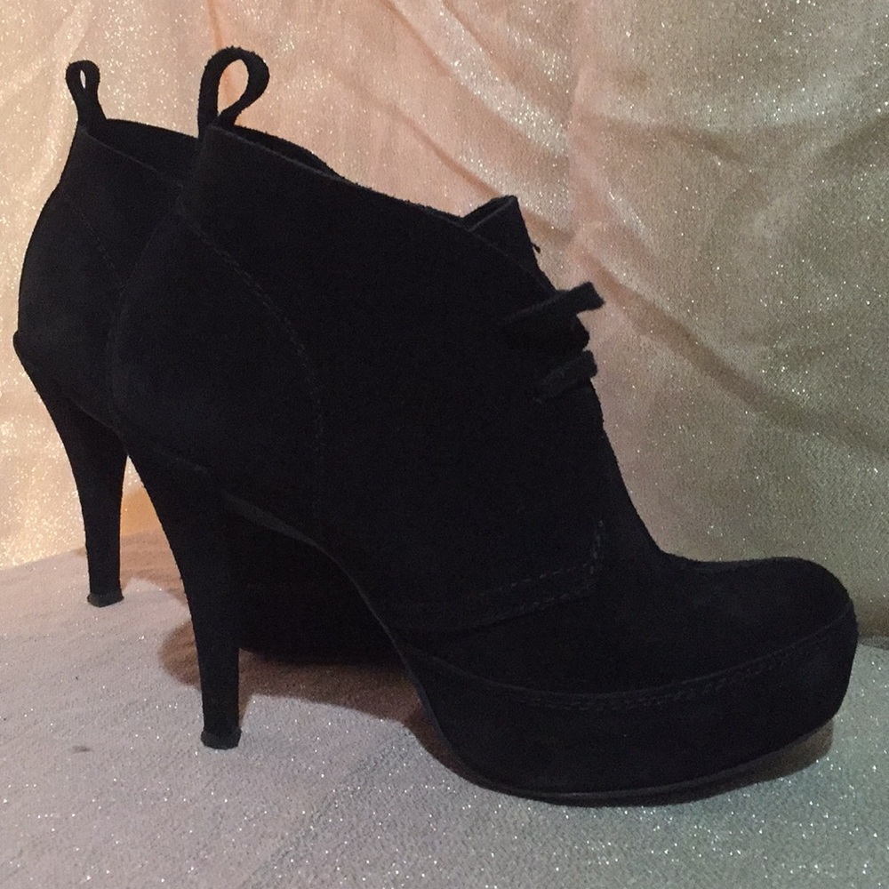 Black Suede Pedro García